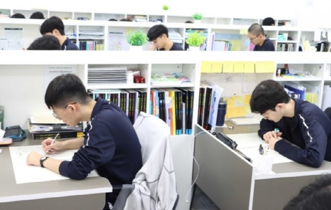 메가스터디 기숙학원 종합관 “재수 실패 원인은 학습 운영 전략”