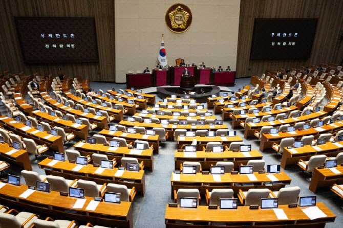 초3 아동수당, 국회 본회의 안건서 빠져…2월 지급도 물 건너 가나