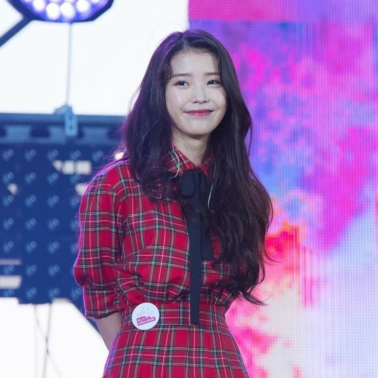 누가 더 예쁜얼굴같음?