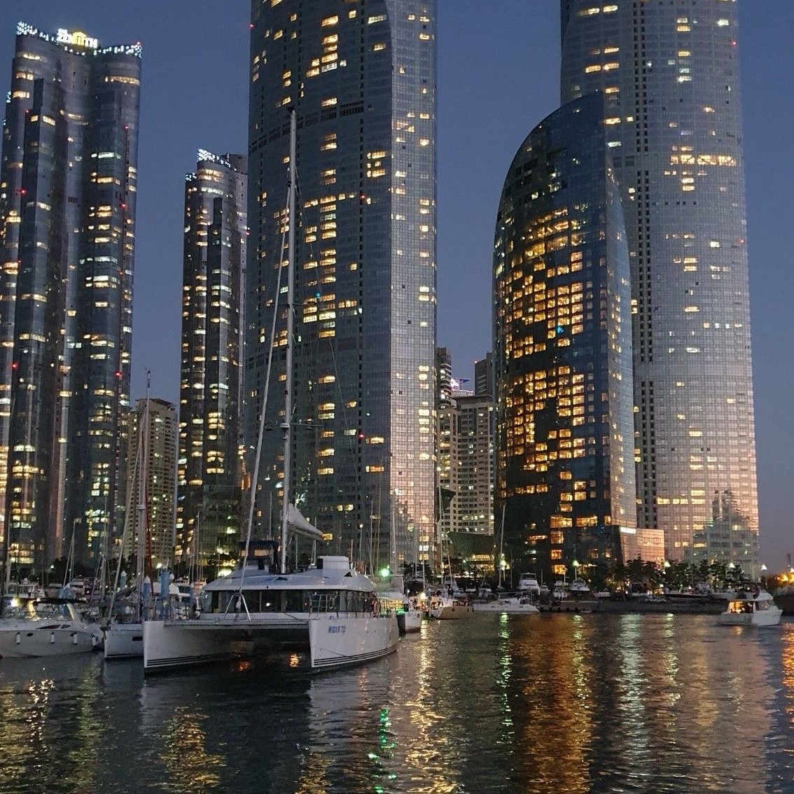 20살되고 친구랑 첫 여행지 골라죠